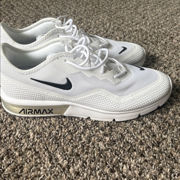 Nike Air Max White and Black Sneakers - Picture 1 of 4